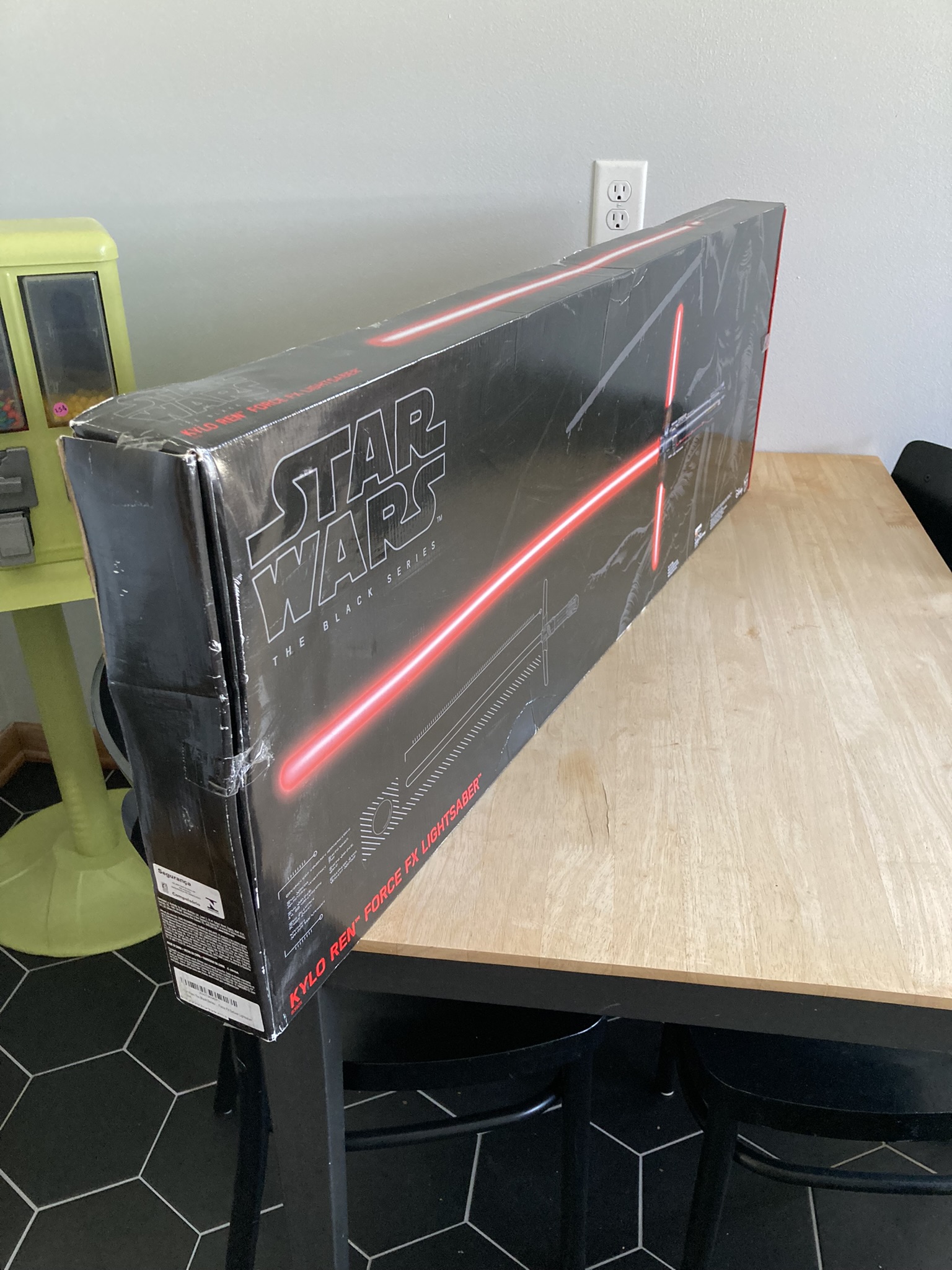 Kylo Ren Star Wars Black Series Force FX lightsaber - Image 4